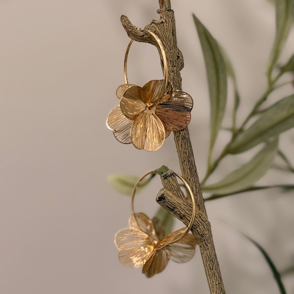 Chic Gold Floral Hoop Earrings - Picture 3 of 9